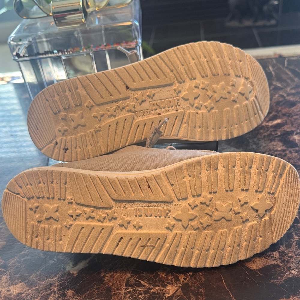 “SOLD” Hey Dude Wendy Chambray Light Grey Loafers - Women’s Size 8 - Picture 10 of 10